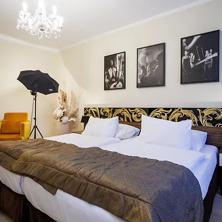 Hotell Aplaus 4*